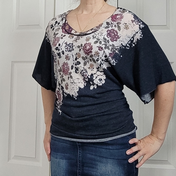 Navy floral blouse by Lux, size S. - Picture 2 of 6